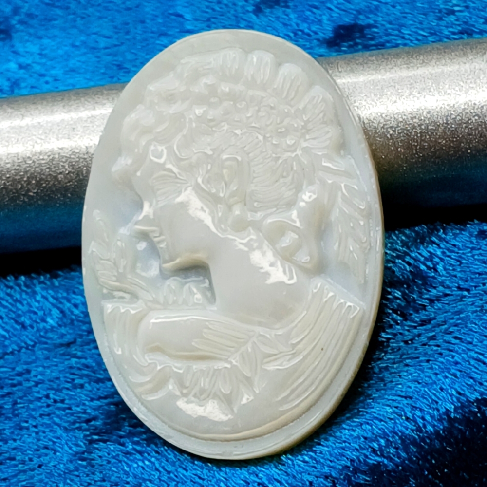 Elegant White Mother of Pearl Cameo 30x22mm